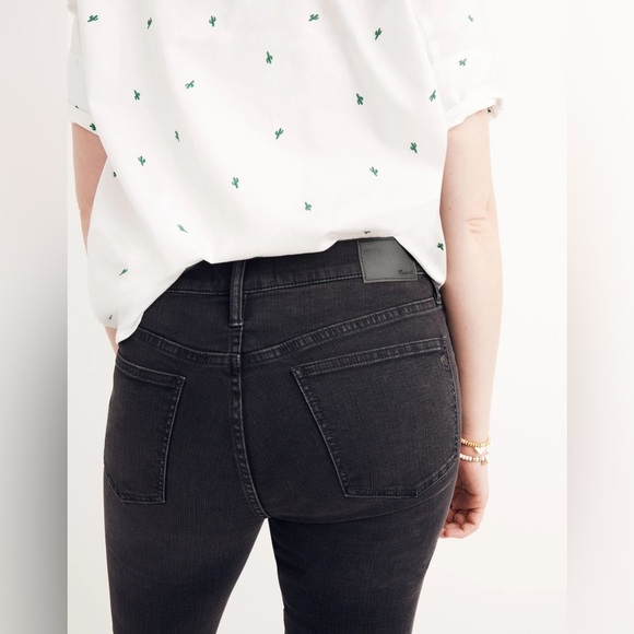 Madewell Mid Rise 9” Distressed Skinny Jeans - Picture 3 of 11